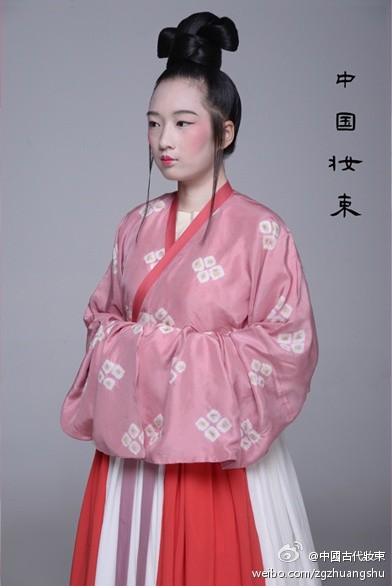 微耳幔女裝最新款，時尚潮流與個人立場的完美融合