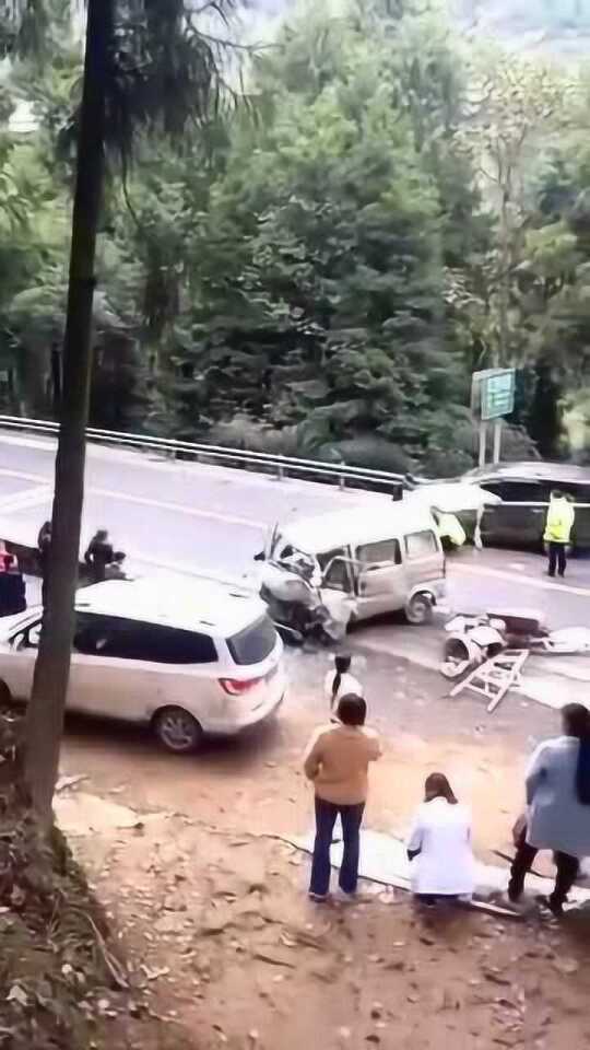 南江麻辣論壇最新車禍?zhǔn)录仡櫯c報(bào)道