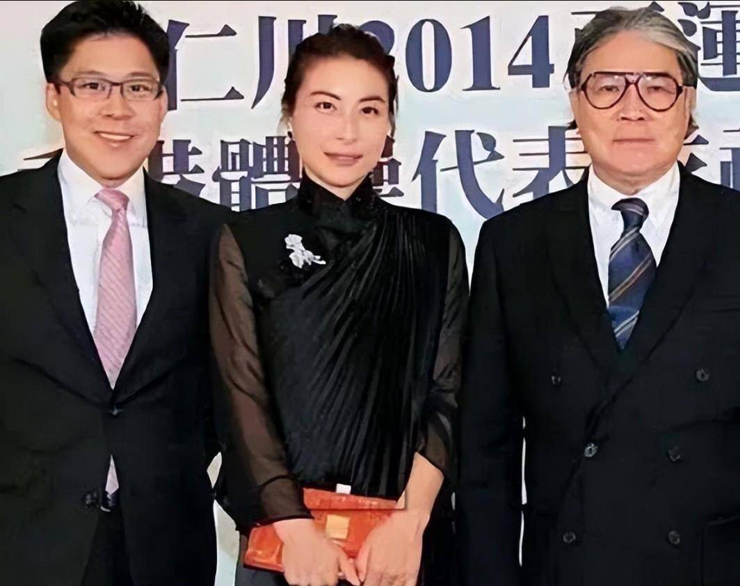 霍振廷時(shí)薇情感糾葛與成長故事最新章節(jié)揭秘，熱門話題下的深度情感探索