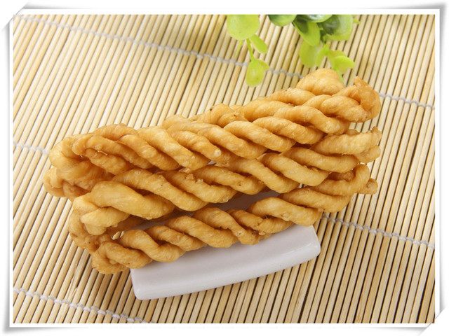 最新麻花炸法，小巷深處的味覺盛宴