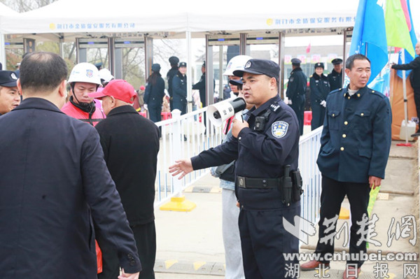 澳門雷鋒精神論壇心水,安全性方案執(zhí)行_神秘版82.212