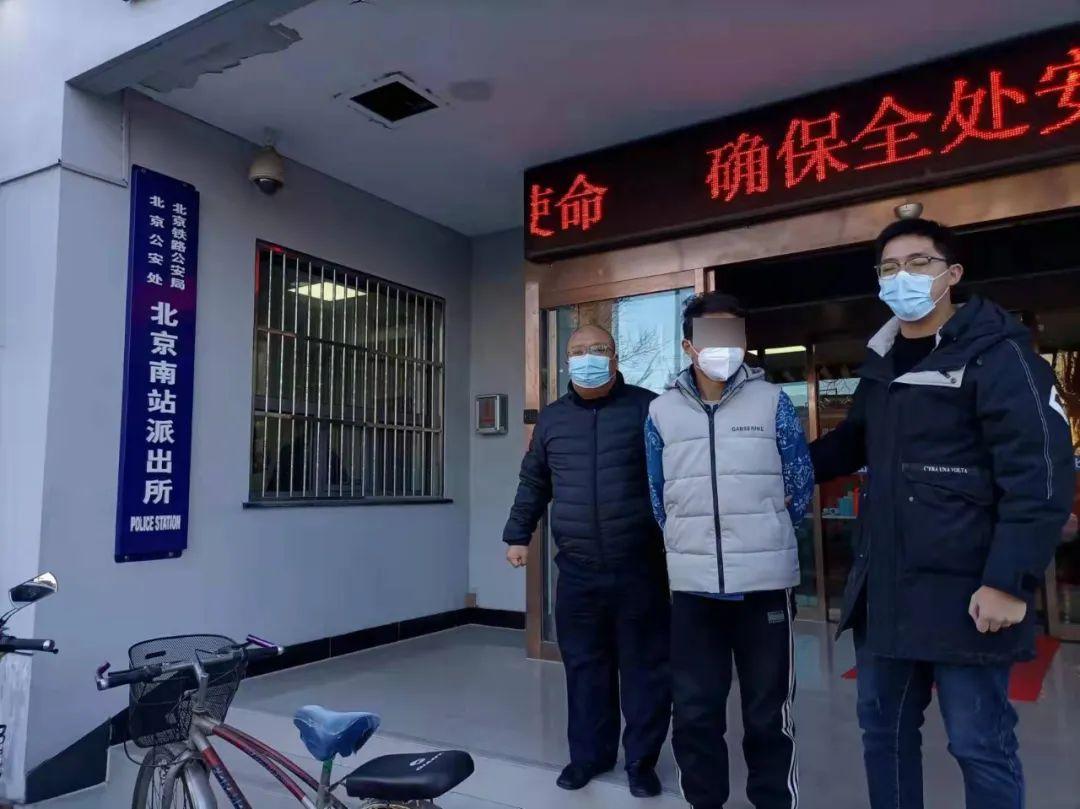 最新冒充領導加微信,最新冒充領導加微信，警惕身邊的犯罪風險??