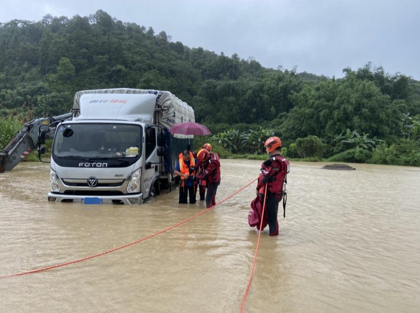 廣州暴雨最新消息，小巷奇遇中的雨幕故事