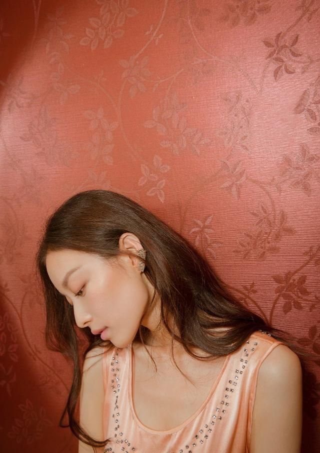 倪妮最新精美壁紙,倪妮最新精美壁紙，小巷深處的獨特風情