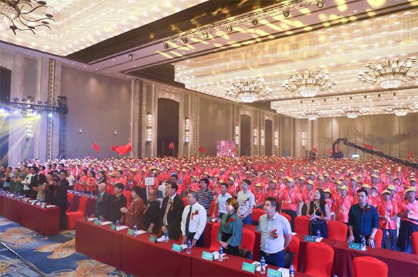 祝賀公司上市揚帆起航，共創(chuàng)輝煌新篇章！
