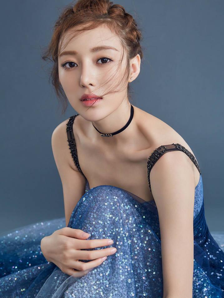 長裙明星,長裙明星，時(shí)尚風(fēng)潮的演繹者
