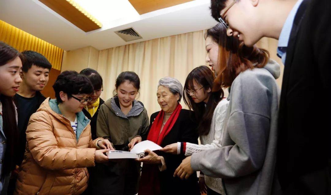 馬克思主義中國(guó)化的最新進(jìn)展與小巷特色小店的啟示錄