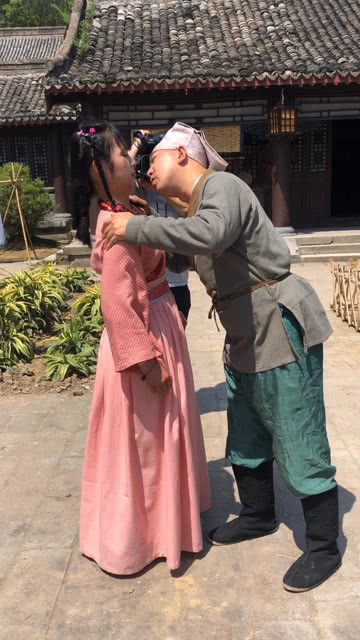 女群眾演員踏遍山河，探尋內(nèi)心寧?kù)o之地