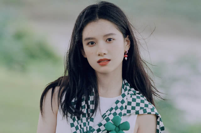 女演員鄭楠，星光璀璨下的全面探析