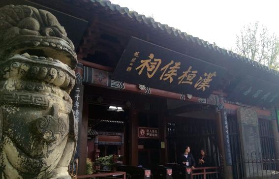 莽洞峽谷漂流探秘，漂流奇遇與獨(dú)特小店全攻略