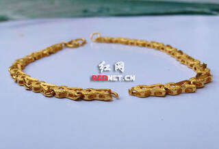 老鳳祥最新款黃金手鏈，時(shí)尚與傳統(tǒng)的完美融合之美