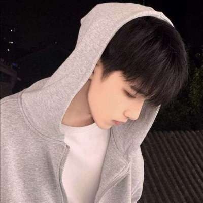 2025年QQ最新潮流男頭像，個(gè)性選擇與趨勢(shì)展望