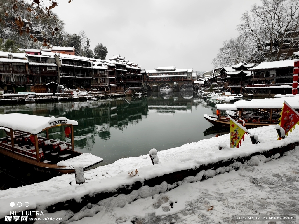 鳳凰古城雪景最新報(bào)道，科技與自然交織的絕美體驗(yàn)